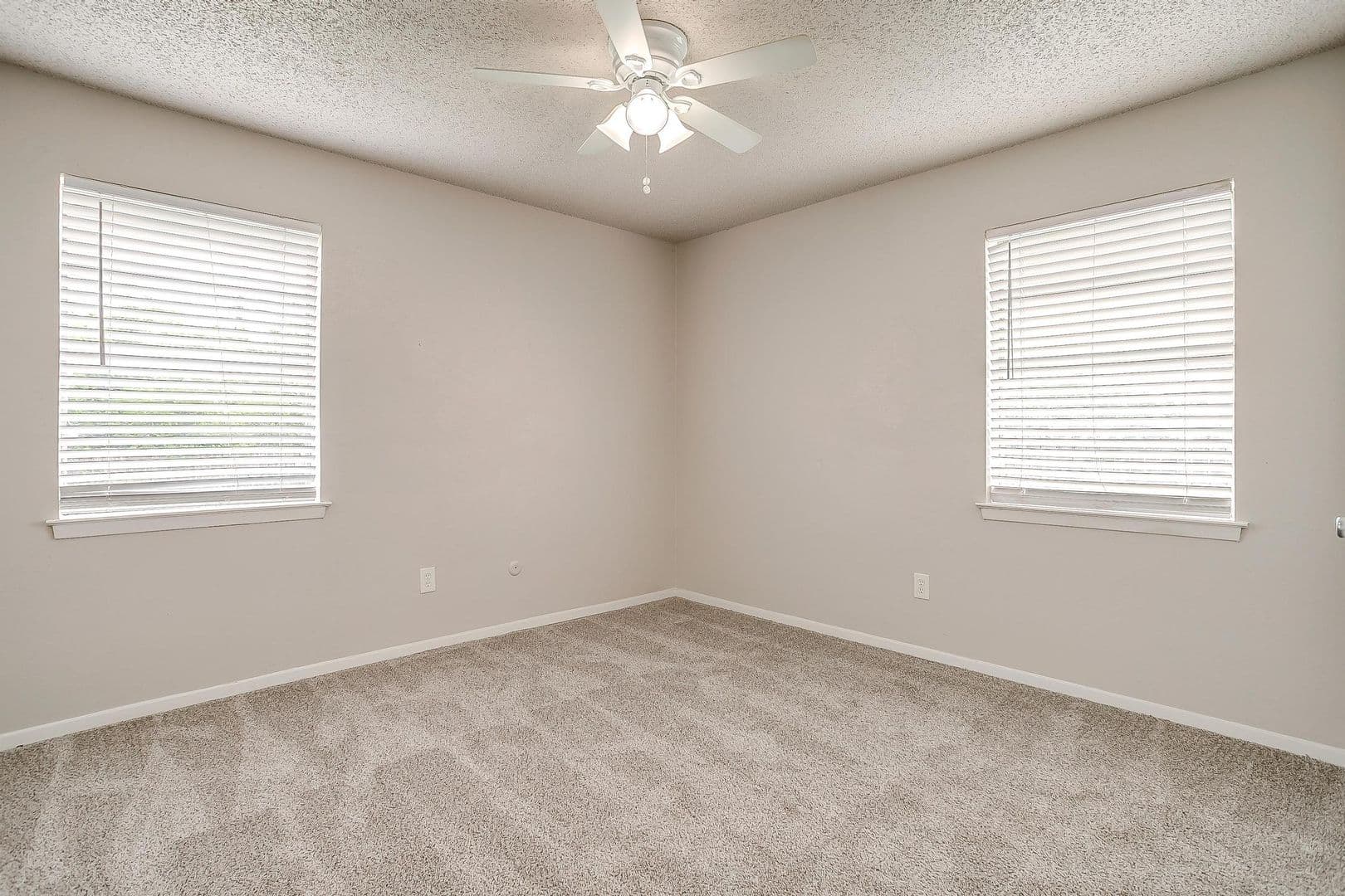 Crowley Apartment: 200 N Tarrant St