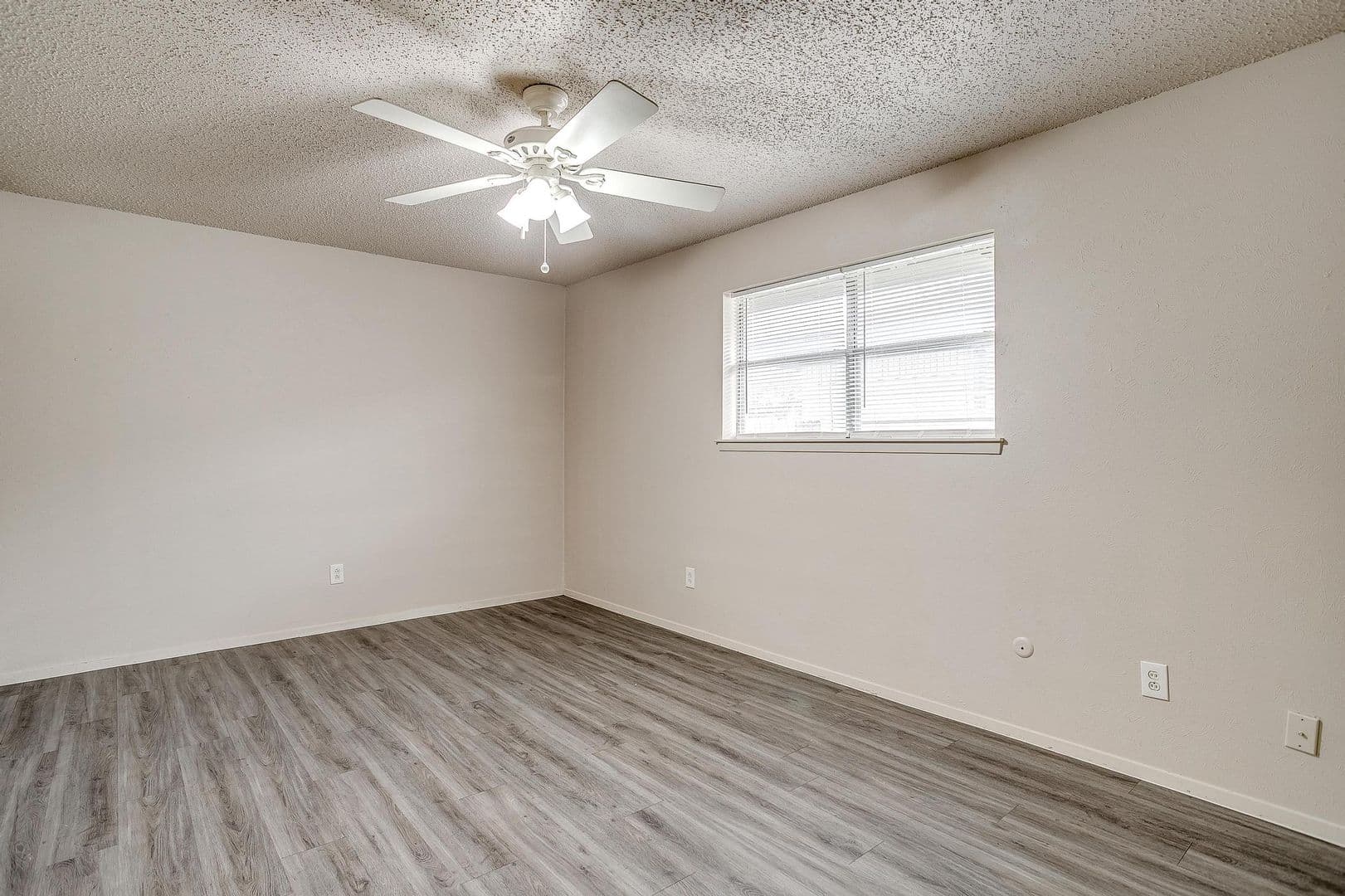Cleburne Apartment: 1626 Crestridge