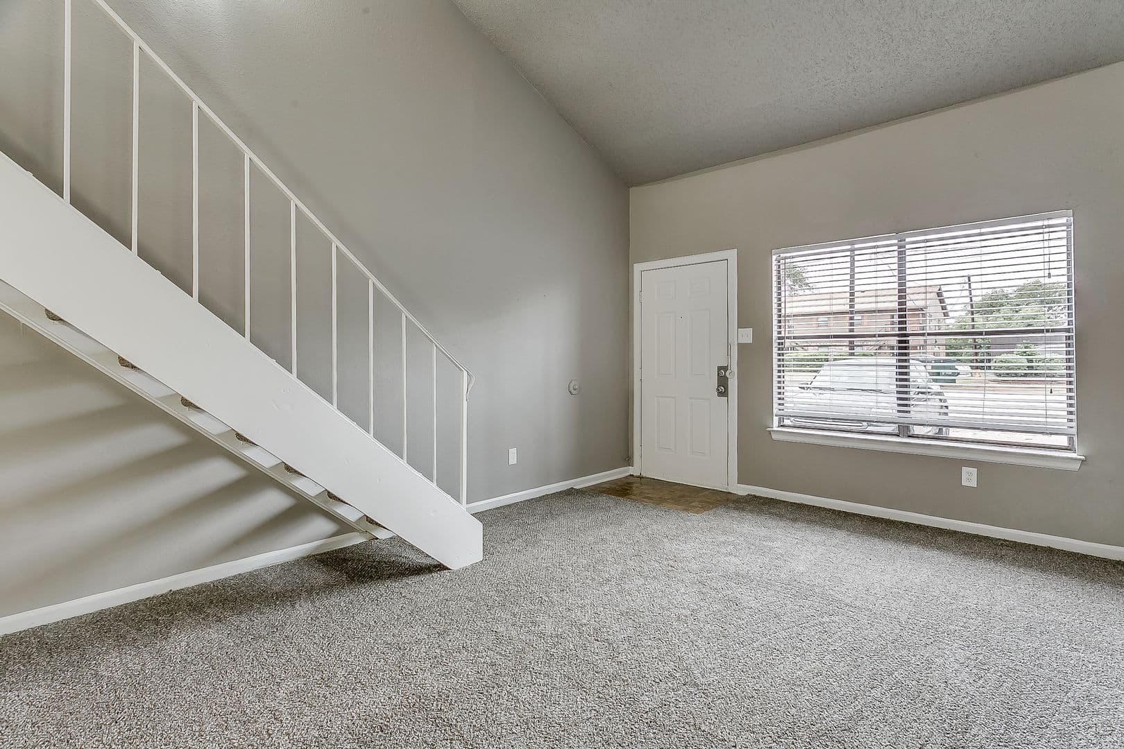 Crowley Apartment: 200 N Tarrant St