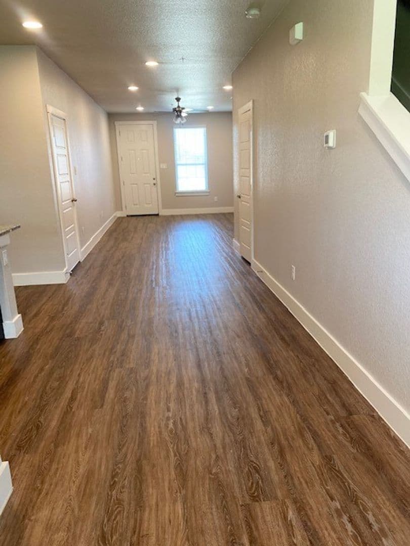 Burleson House: 376 Hemphill St