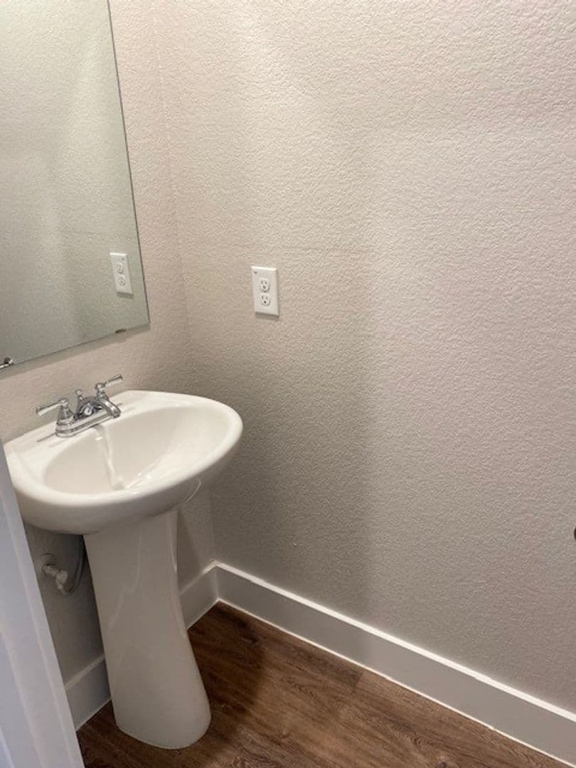 Burleson House: 376 Hemphill St