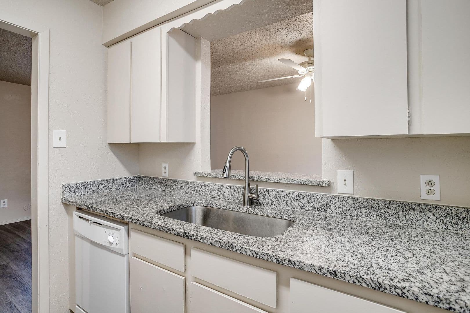 Cleburne Apartment: 1626 Crestridge