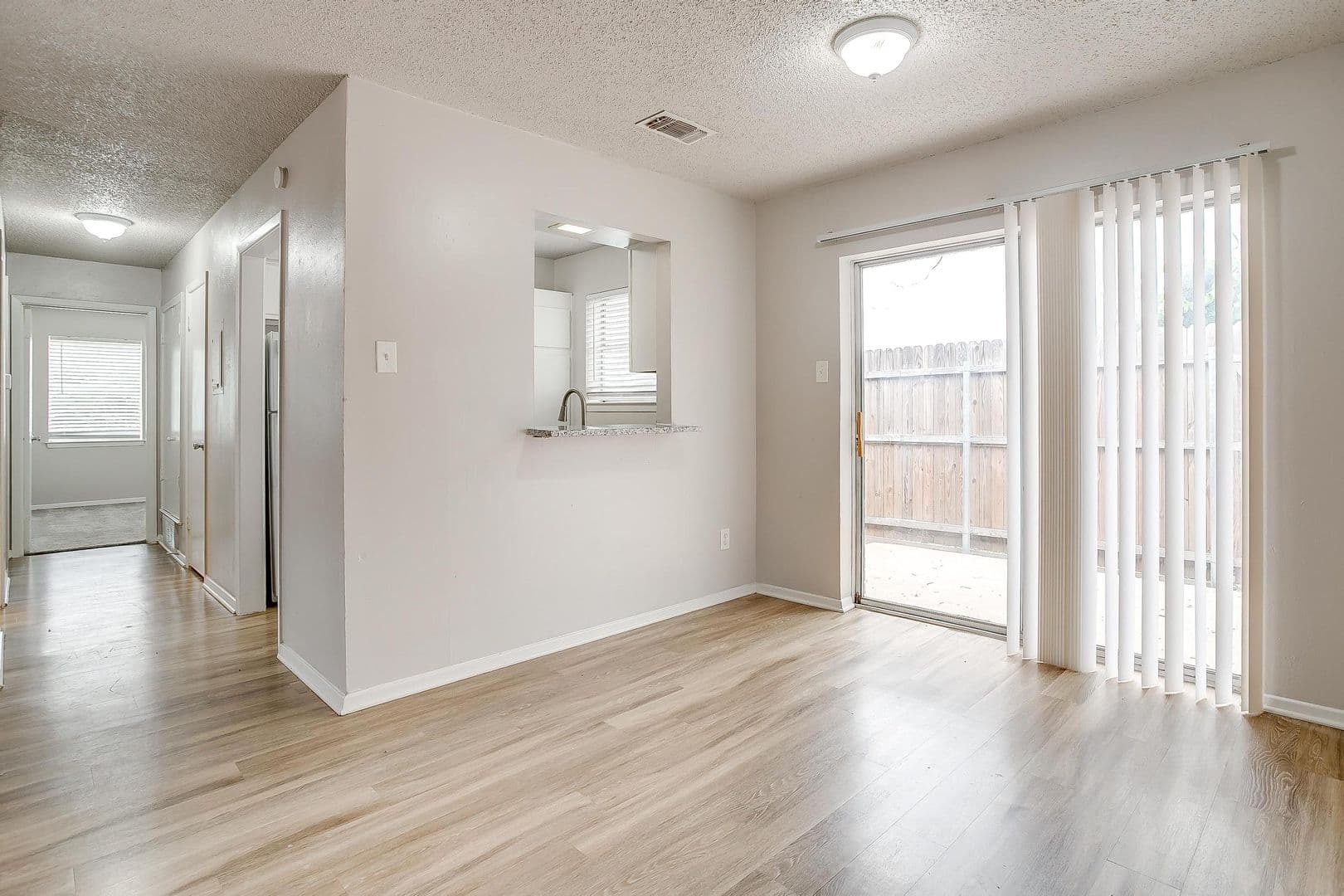 Crowley Apartment: 200 N Tarrant St