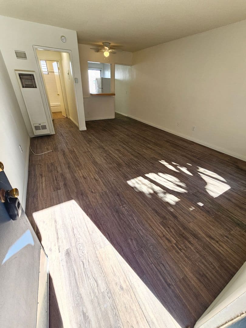 Los Angeles Apartment: 10767 Rose Ave.