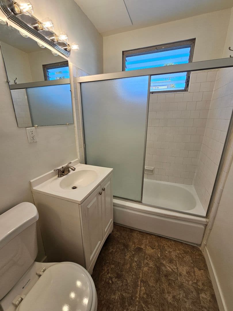 Los Angeles Apartment: 10767 Rose Ave.