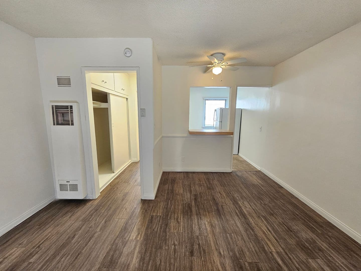 Los Angeles Apartment: 10767 Rose Ave.