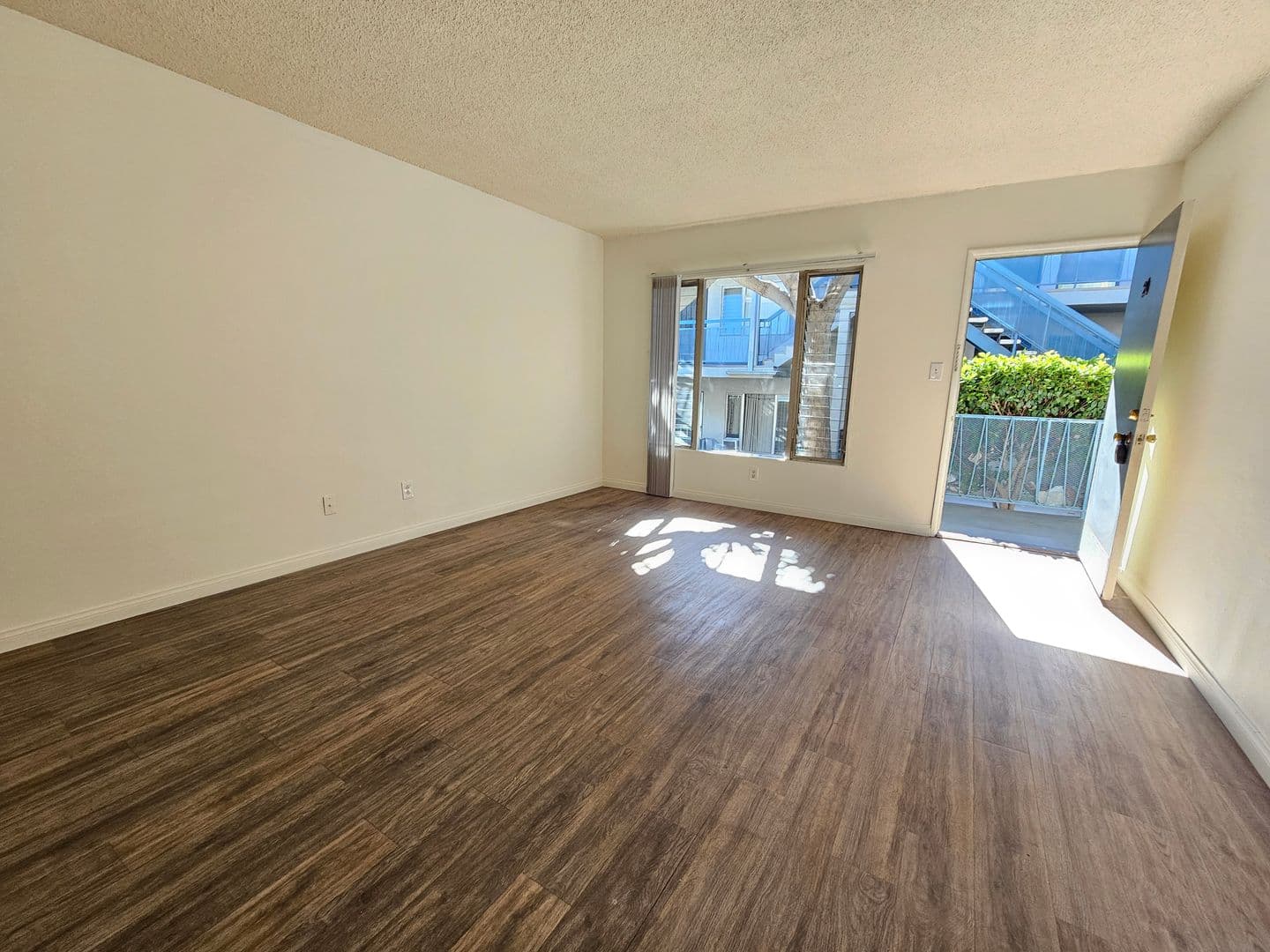 Los Angeles Apartment: 10767 Rose Ave.