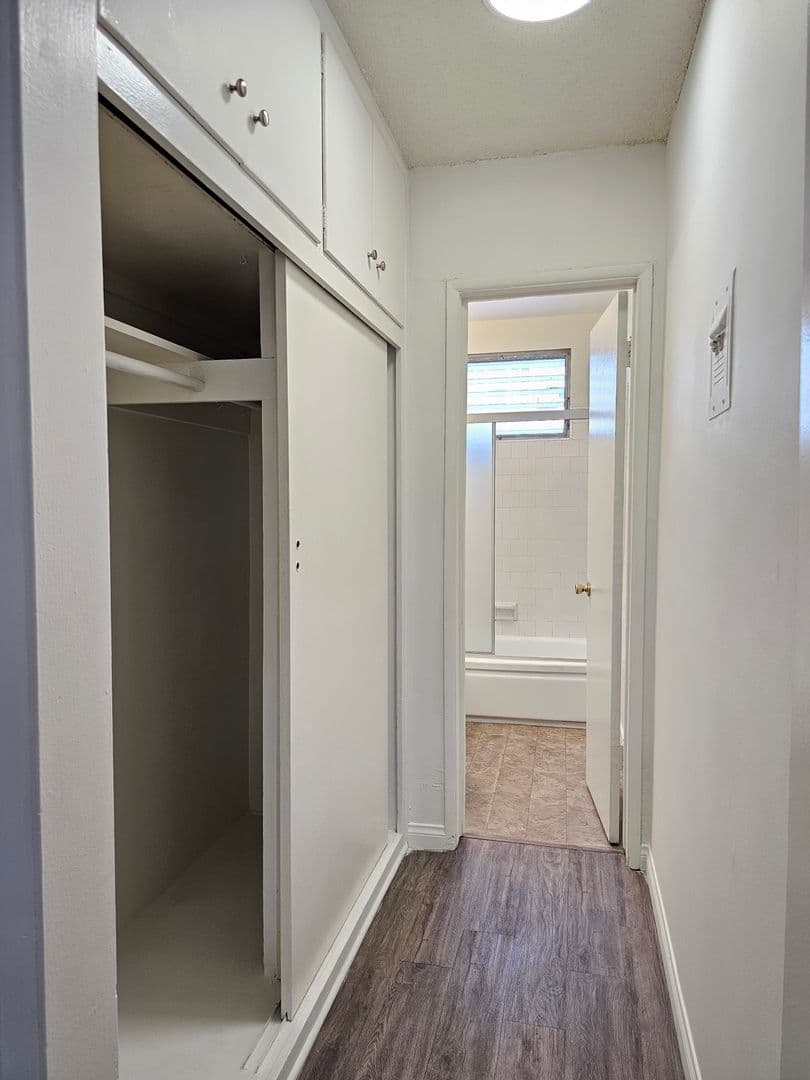 Los Angeles Apartment: 10767 Rose Ave.