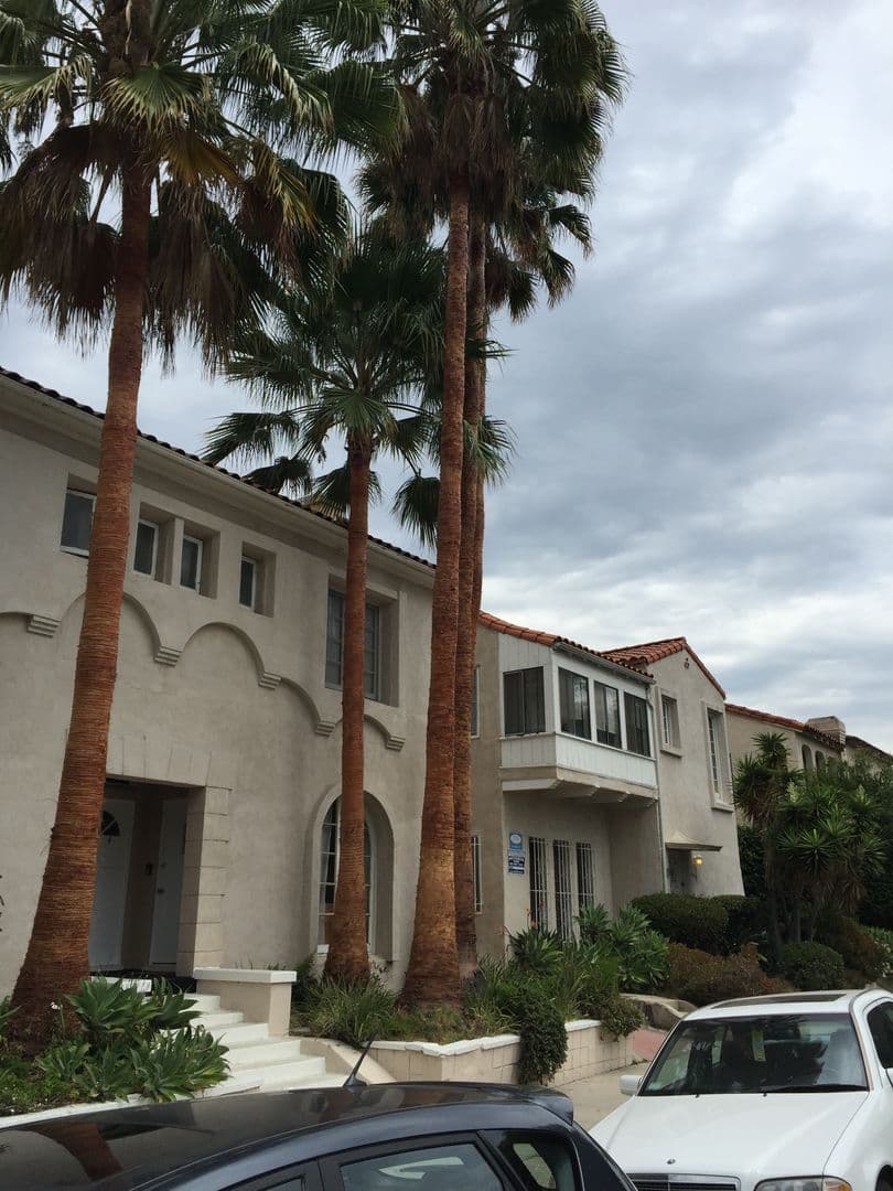 Los Angeles Apartment: 6143 Orange St.