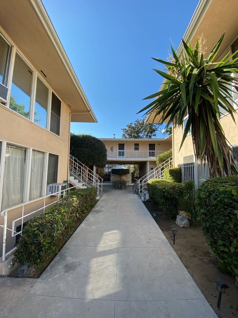 Los Angeles Apartment: 1834 N. Harvard Blvd.