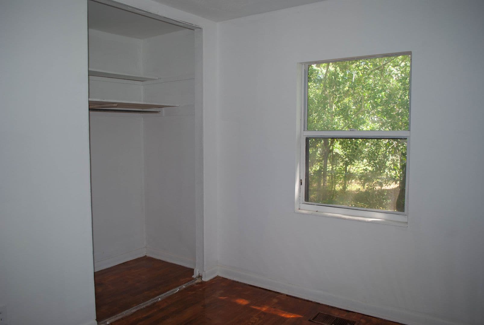 Tallahassee House: 700 Apache St