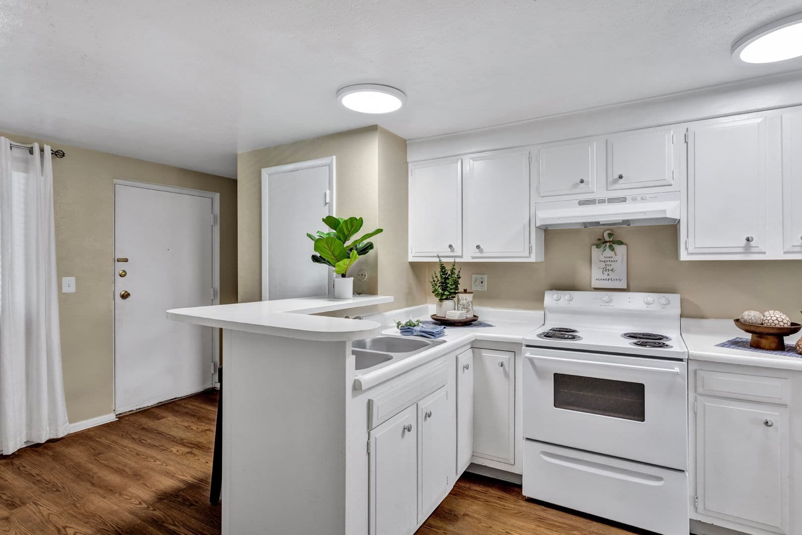 Denver Apartment: 825 South Quebec Street