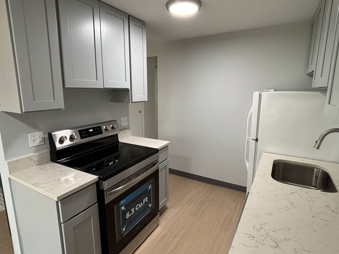 Southbridge Apartment: Therese Ave