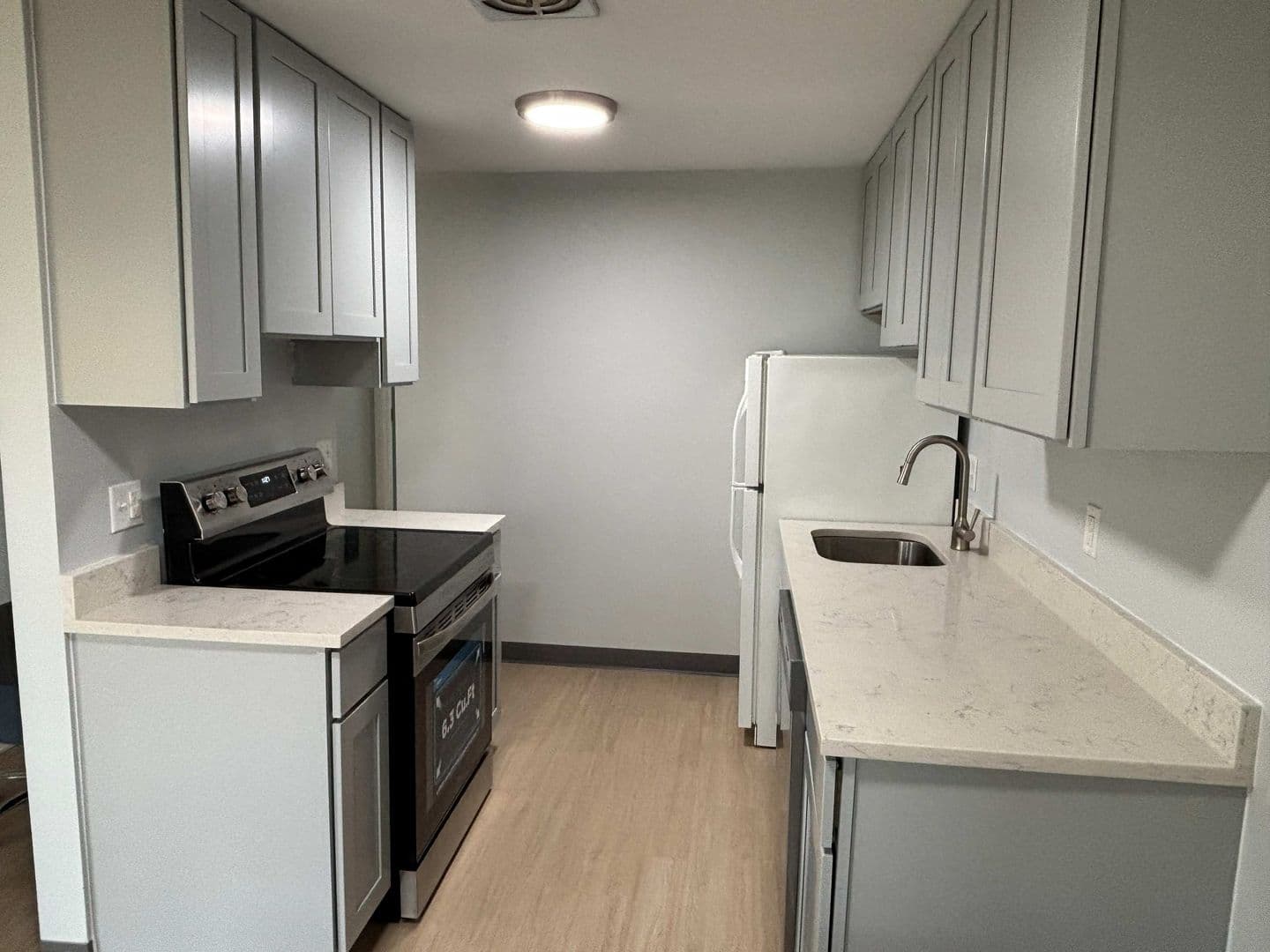 Southbridge Apartment: Therese Ave