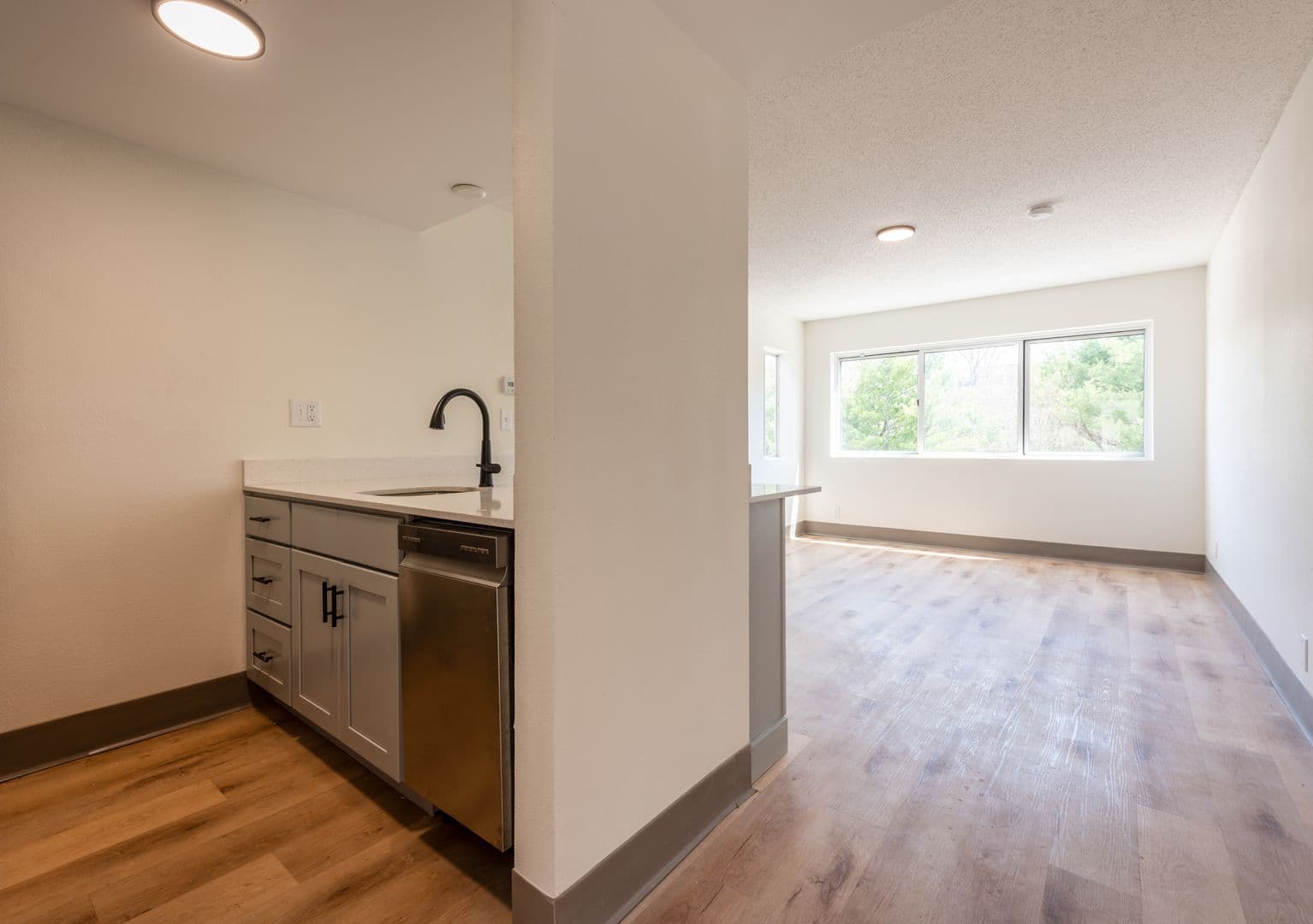 Westborough Apartment: 25 Connector Road
