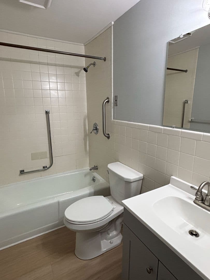 Southbridge Apartment: Therese Ave