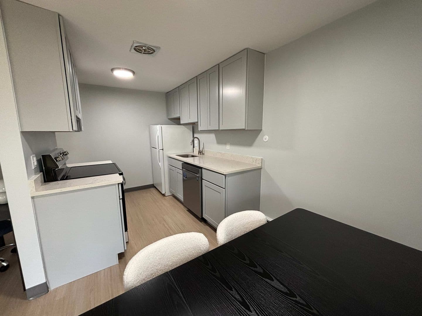 Southbridge Apartment: Therese Ave