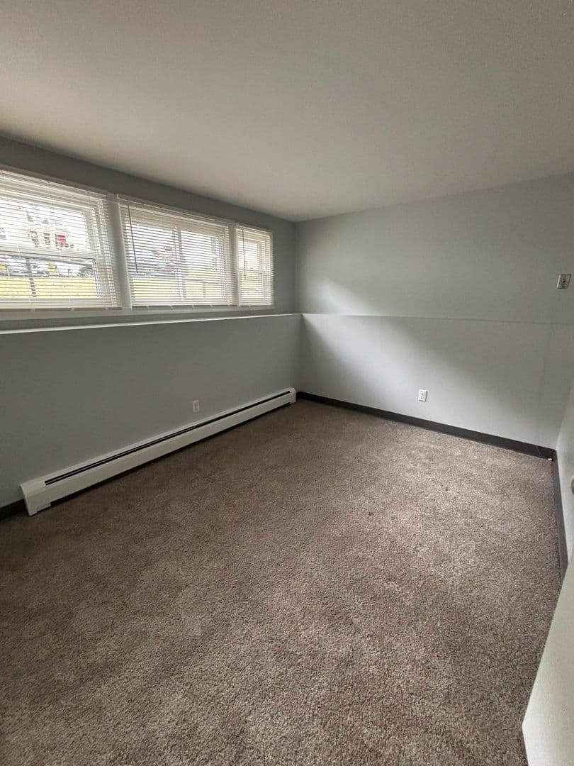 Southbridge Apartment: Therese Ave