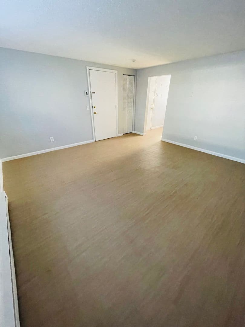 Fitchburg Apartment: 6 Mary Anna Drive