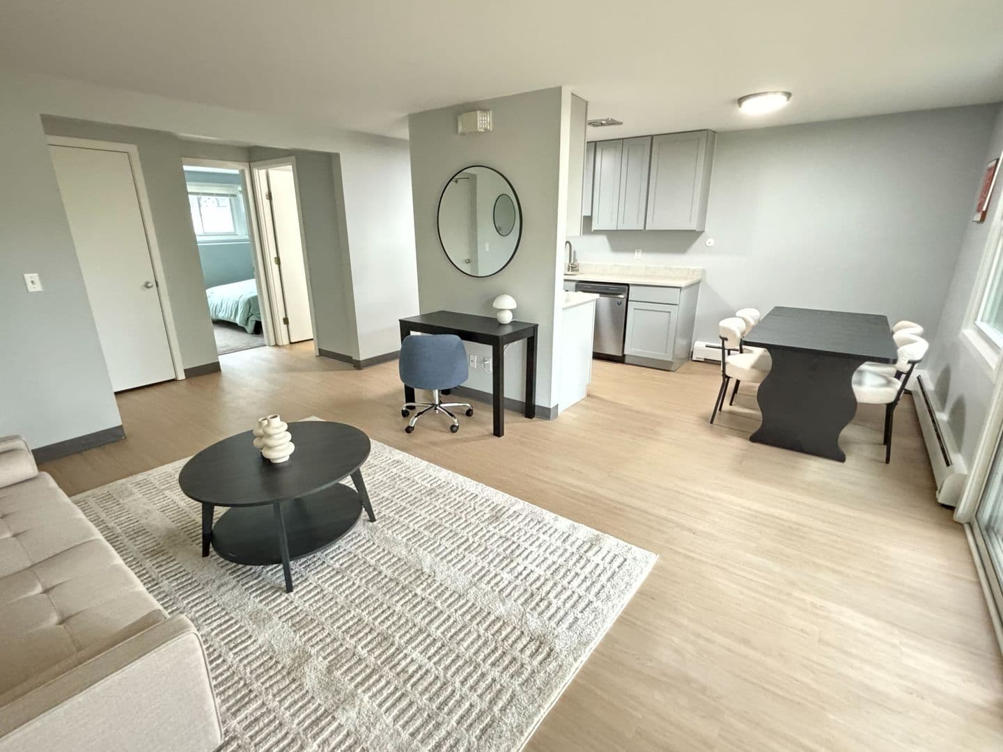 Southbridge Apartment: Therese Ave