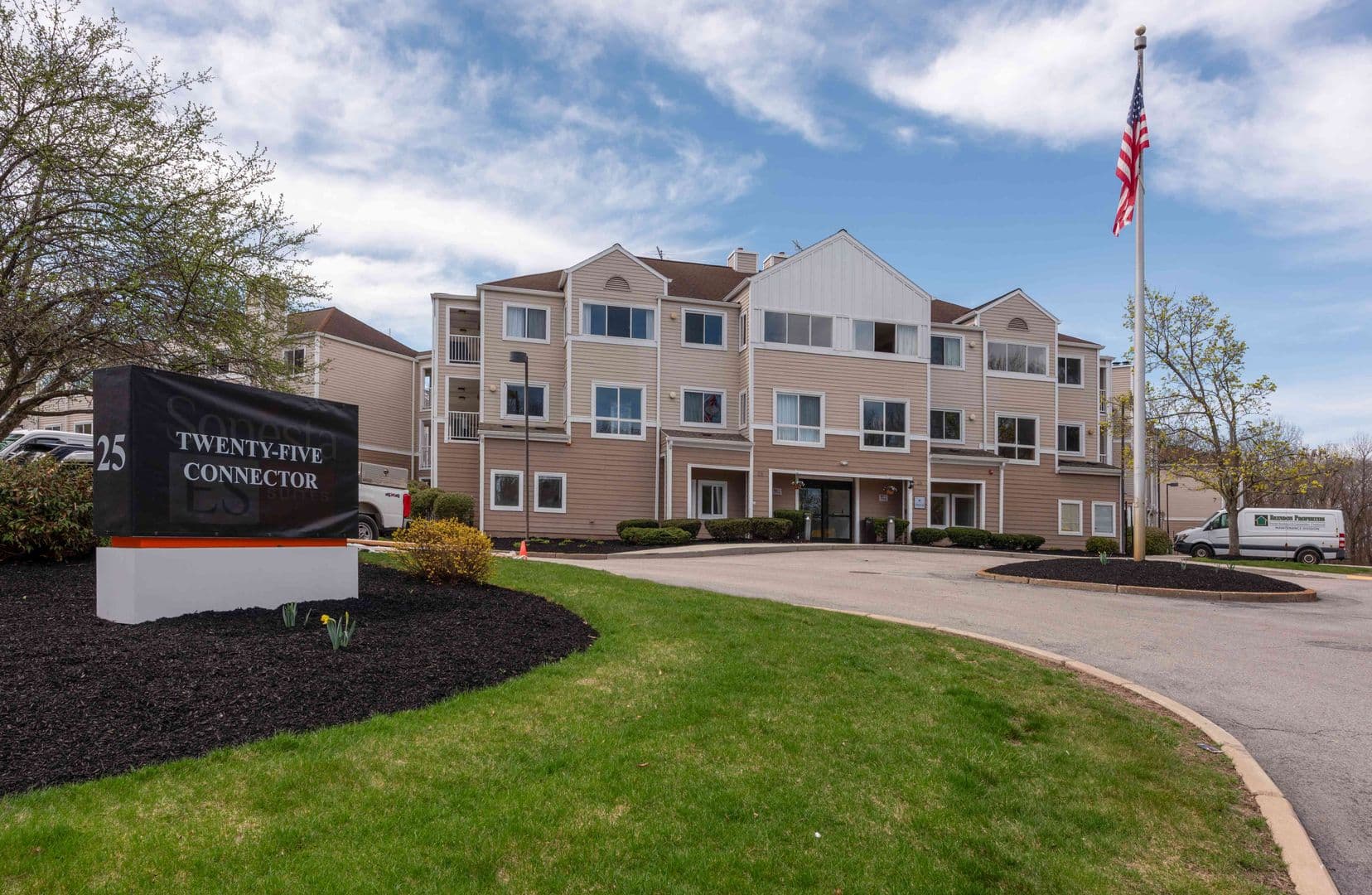 Westborough Apartment: 25 Connector Road