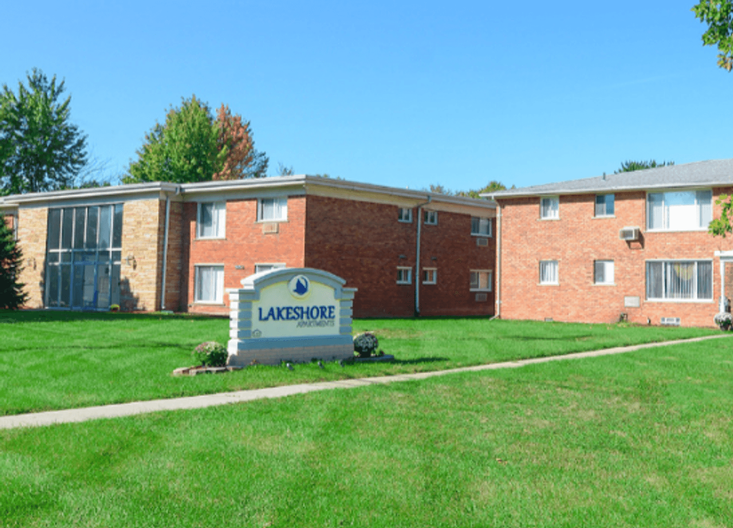 St. Clair Shores Apartment: 28727 Jefferson Avenue