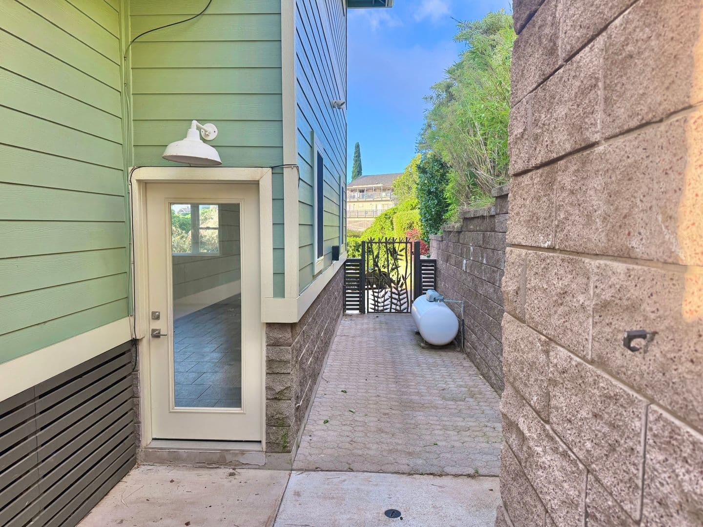 Kula House: 27 Manu St.