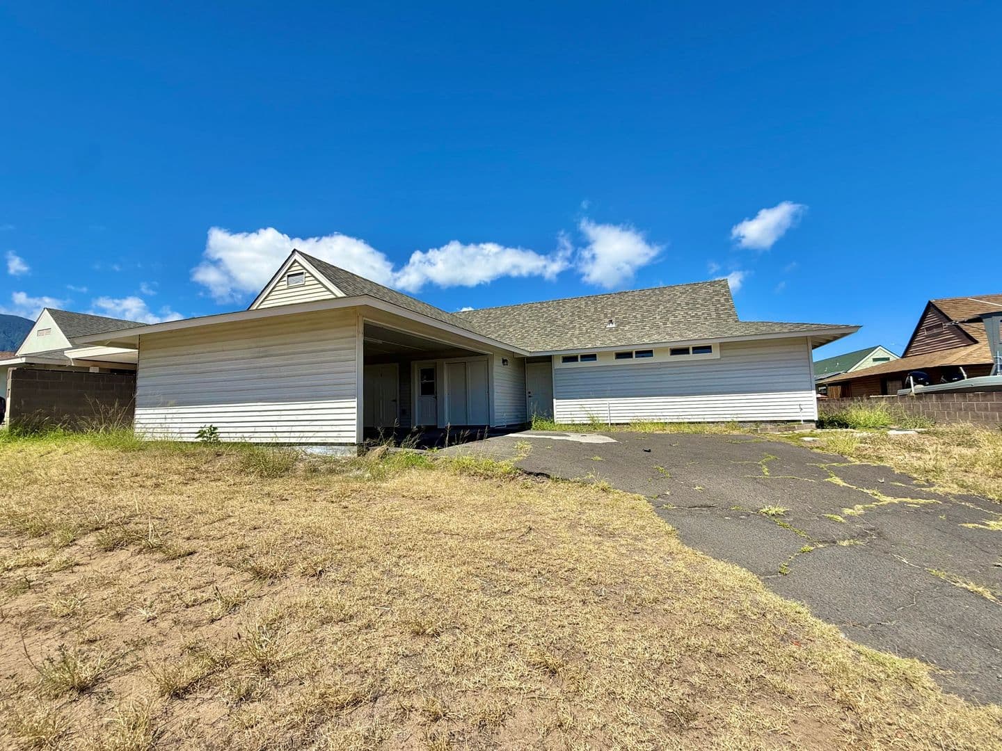 Kahului House: 684 Kaulu Place
