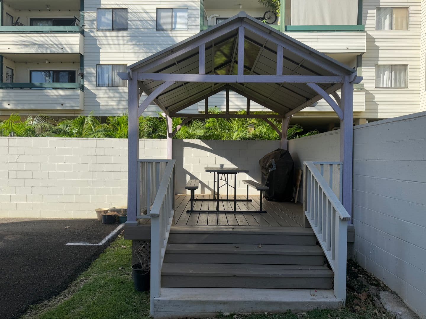 Wailuku Apartment: 2170 Vineyard Street