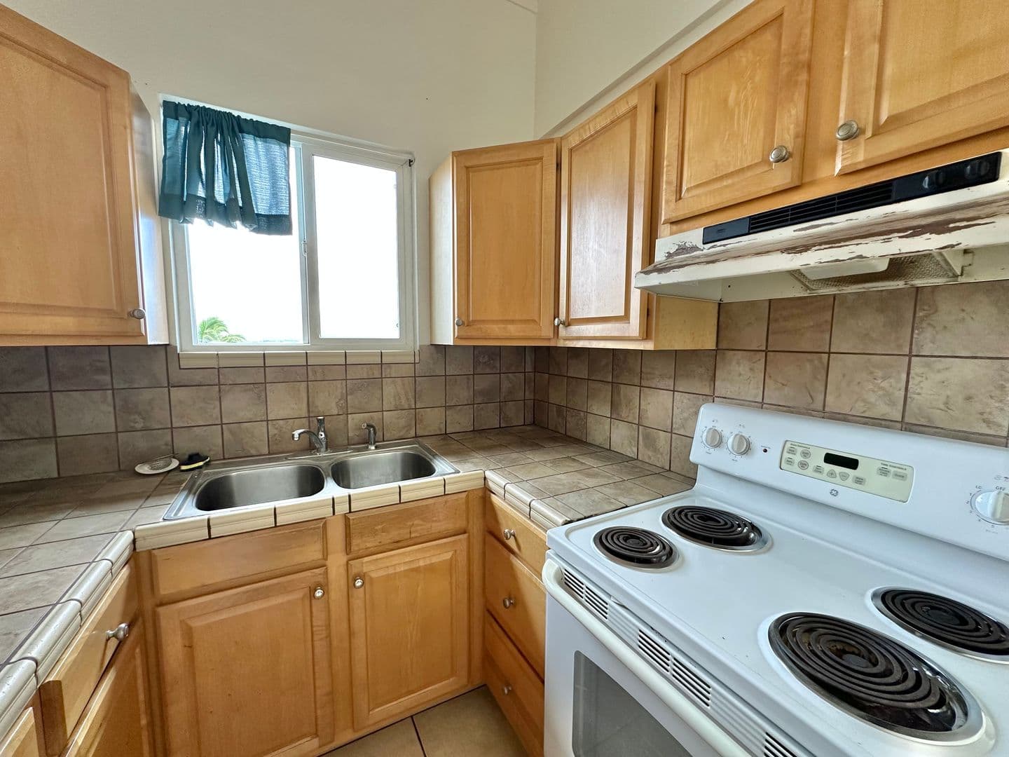 Wailuku Apartment: 471 Liholiho Street #7