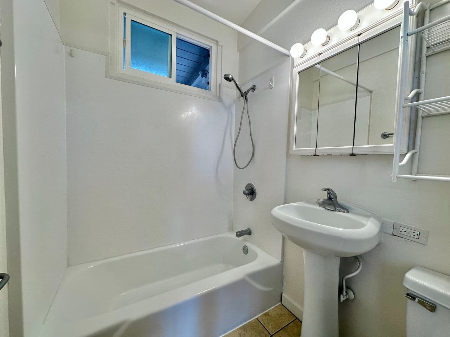 Wailuku Apartment: 471 Liholiho Street #7
