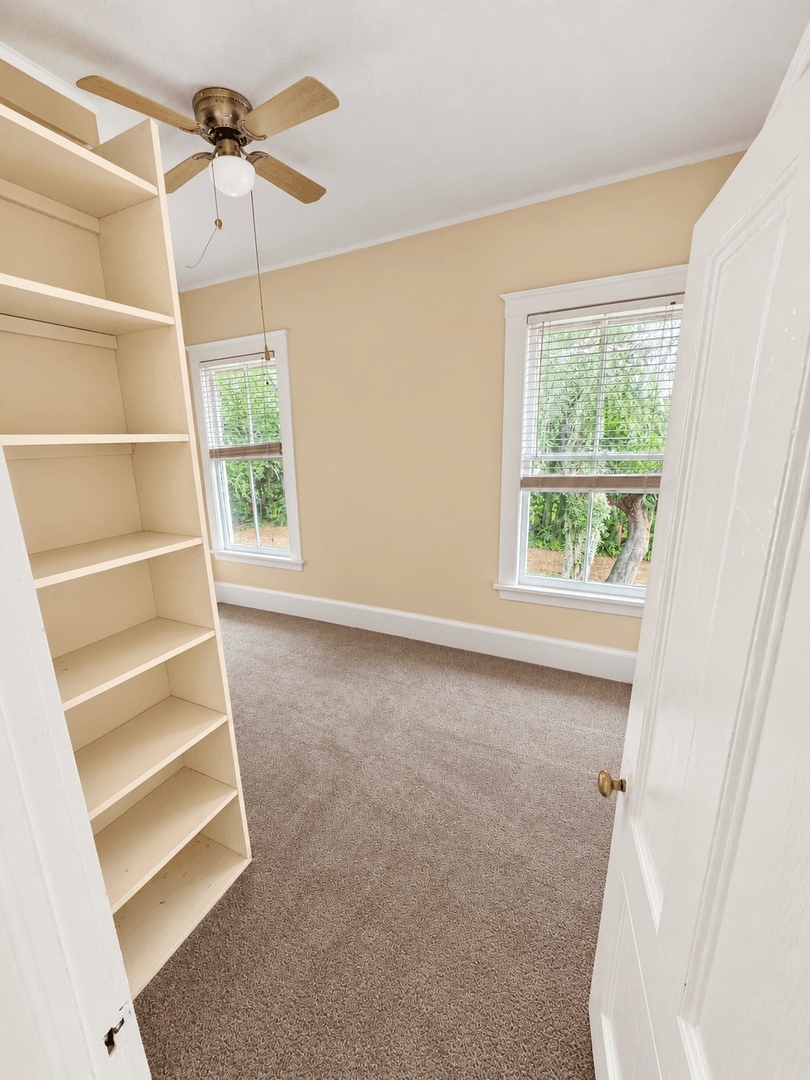 GREEN COVE SPRINGS House: 438 MAGNOLIA AVE
