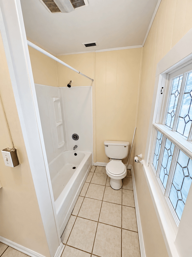 GREEN COVE SPRINGS House: 438 MAGNOLIA AVE