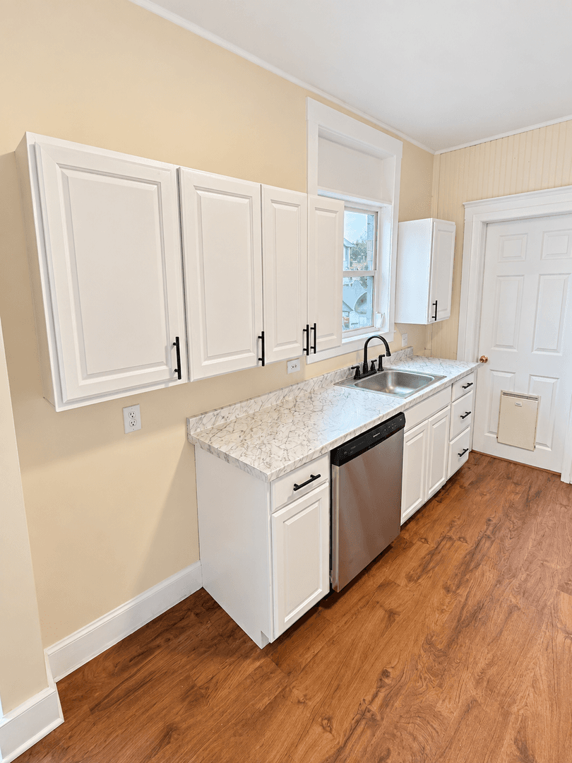 GREEN COVE SPRINGS House: 438 MAGNOLIA AVE