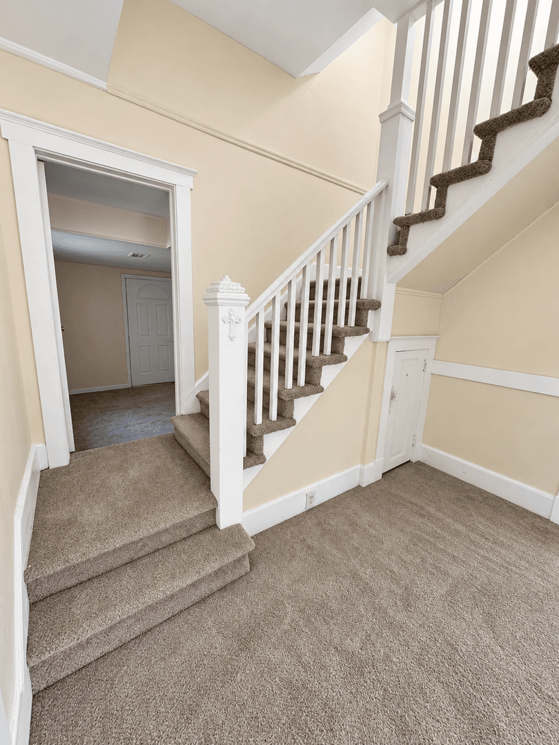 GREEN COVE SPRINGS House: 438 MAGNOLIA AVE