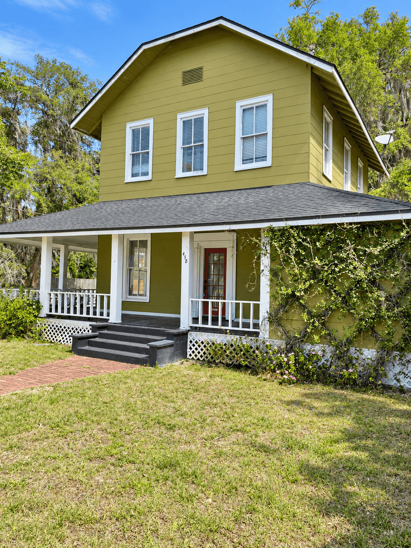 GREEN COVE SPRINGS House: 438 MAGNOLIA AVE