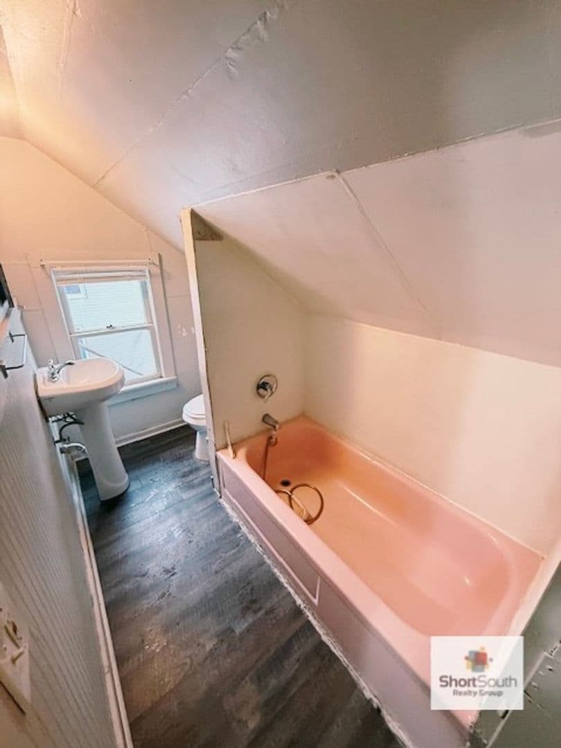 Muskegon Apartment: 861 Washington Ave