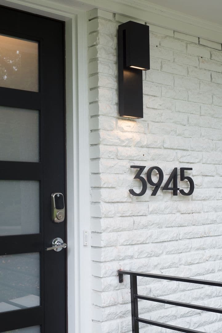 Charlotte House: 3945 Rockfern Rd