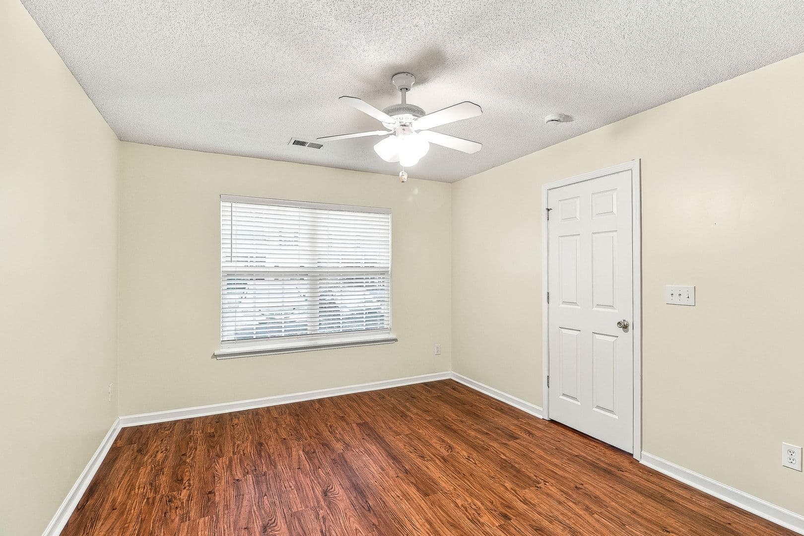 Charlotte Townhome: 15021 Deshler Ct.