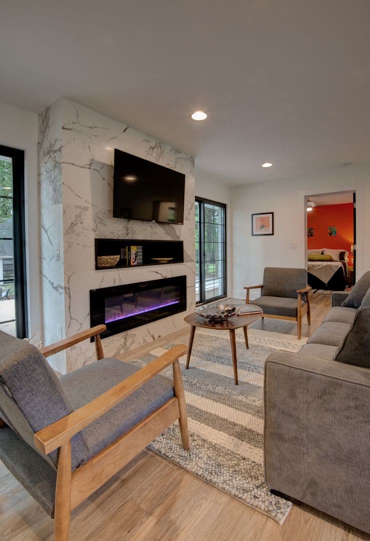 Charlotte House: 3945 Rockfern Rd