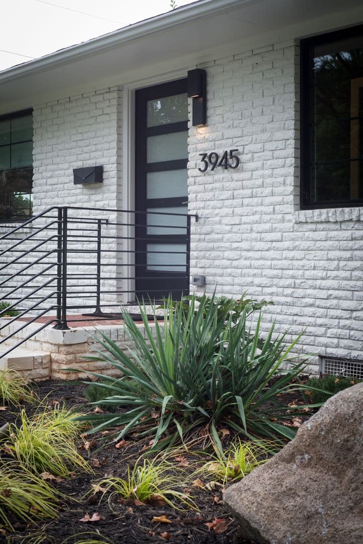 Charlotte House: 3945 Rockfern Rd