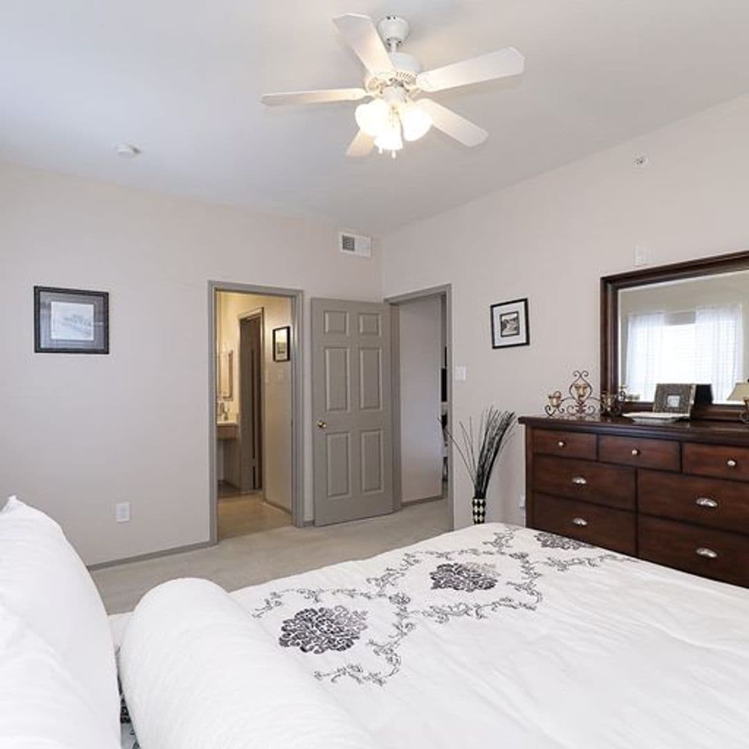 Grand Prairie Apartment: 2175 North Highway 360