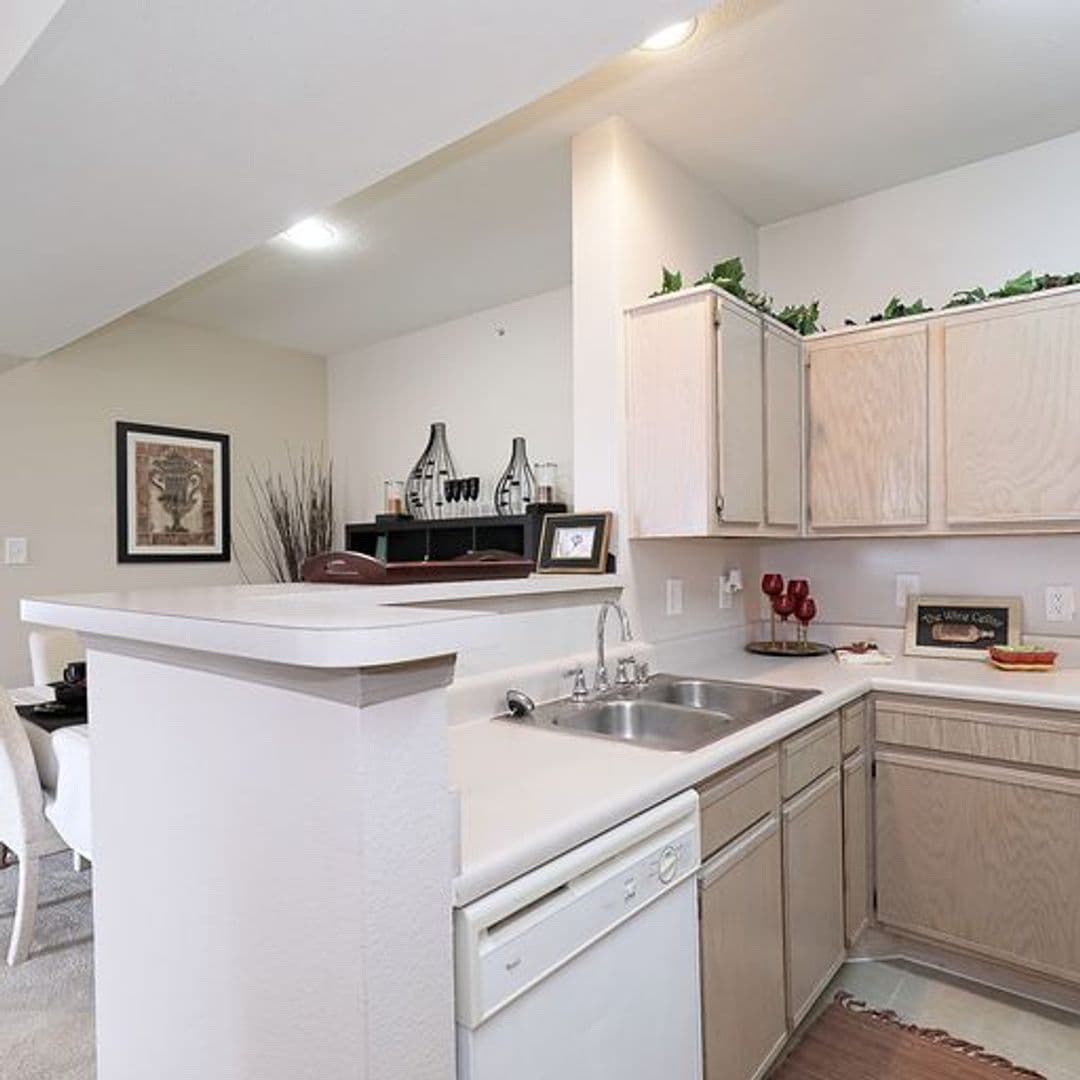 Grand Prairie Apartment: 2175 North Highway 360