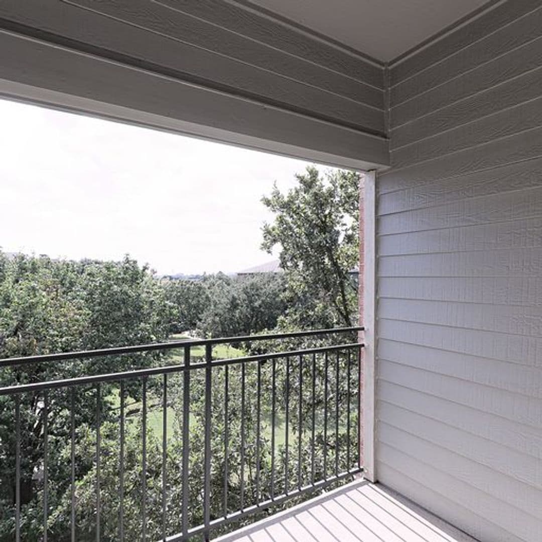Grand Prairie Apartment: 2175 North Highway 360