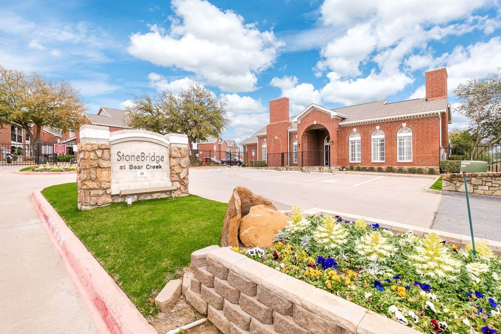 Euless Apartment: 2250 Fuller-Wiser Road