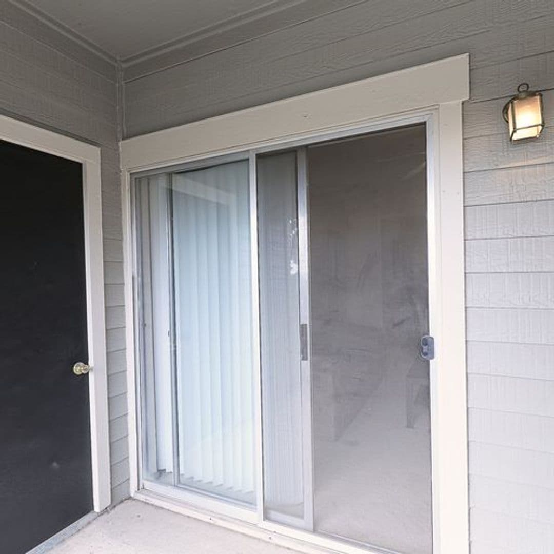 Grand Prairie Apartment: 2175 North Highway 360