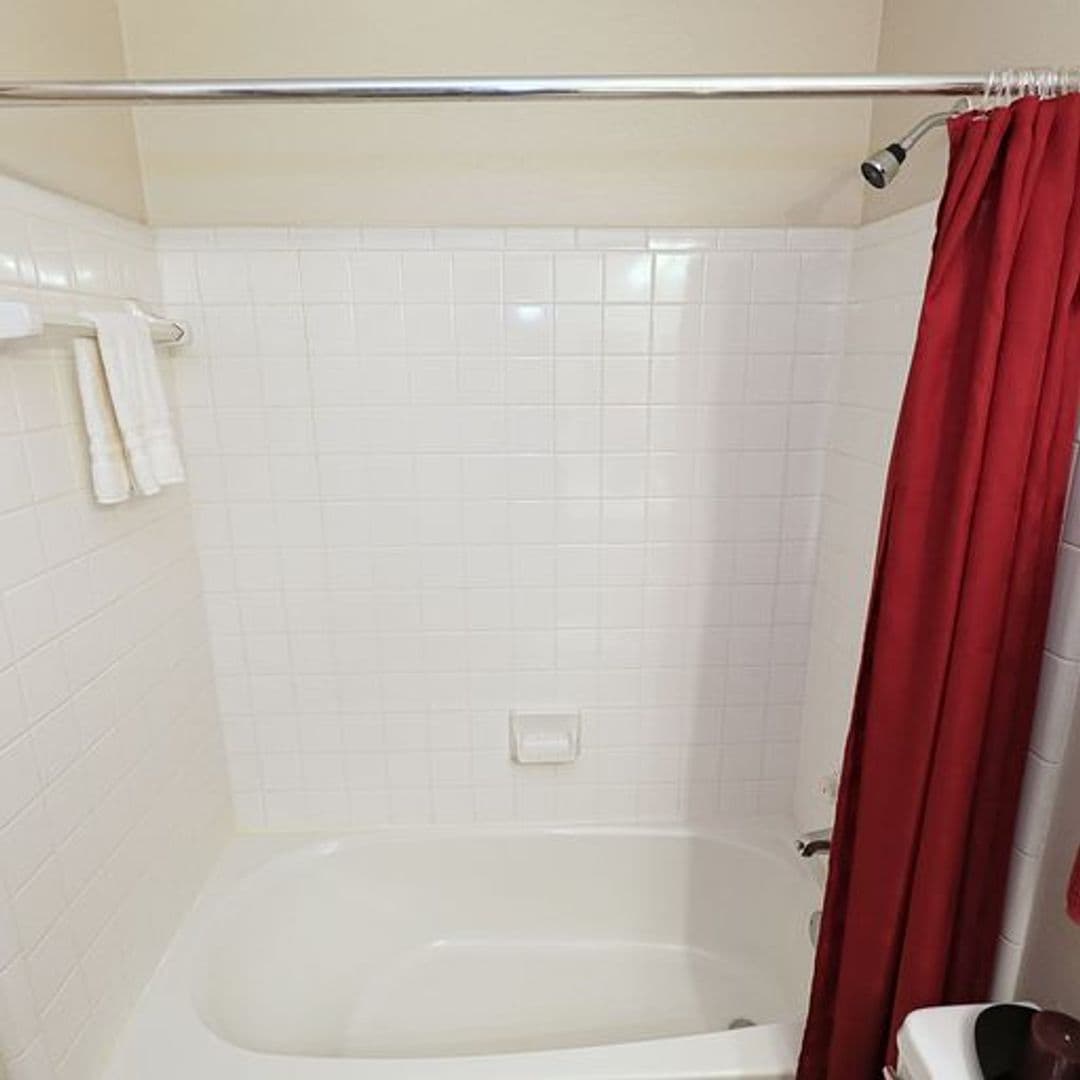 Grand Prairie Apartment: 2175 North Highway 360
