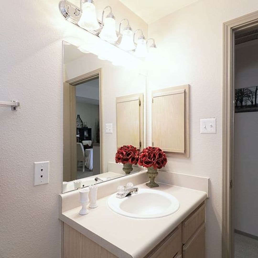 Grand Prairie Apartment: 2175 North Highway 360