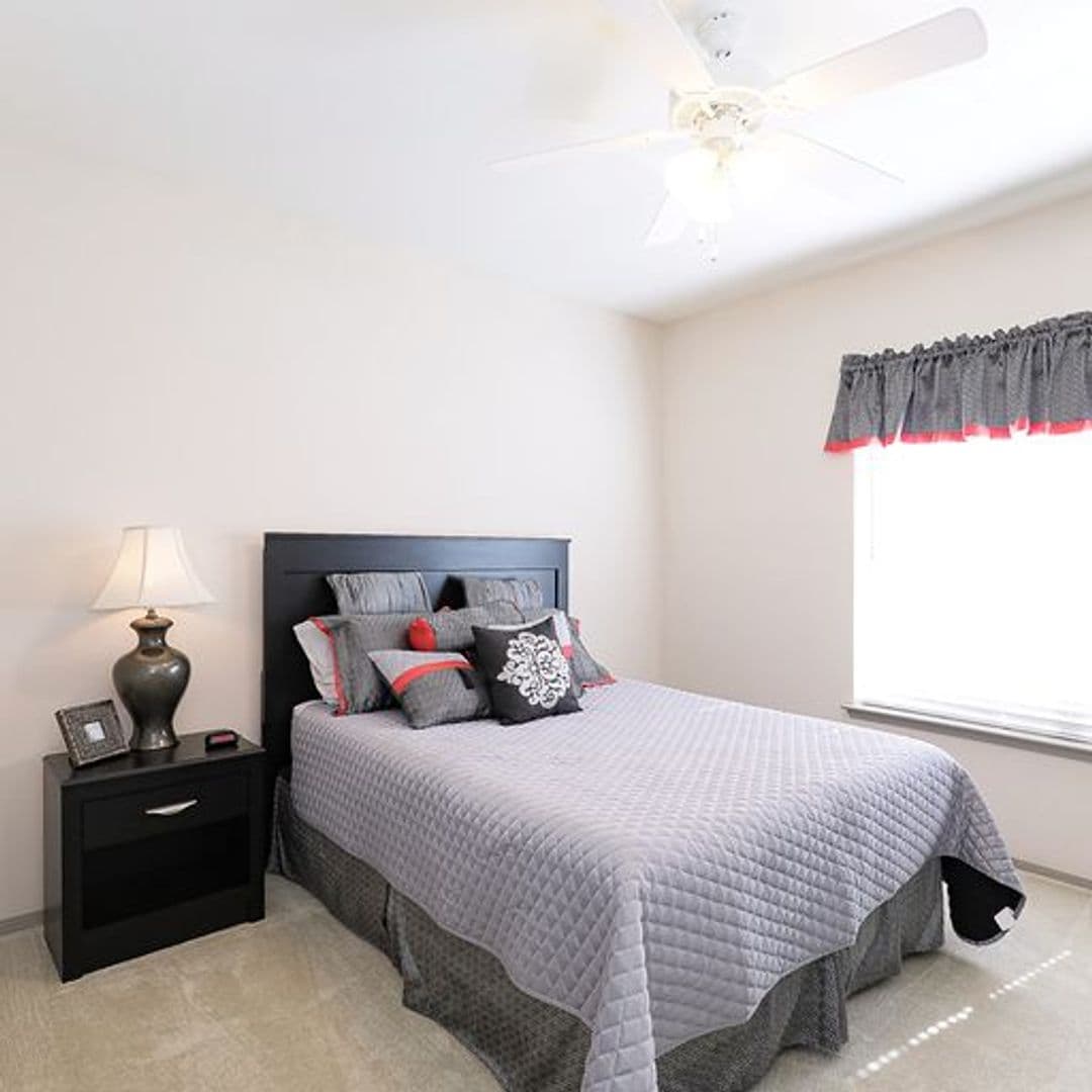 Grand Prairie Apartment: 2175 North Highway 360