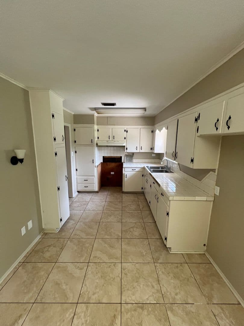 Shreveport House: 3229 Valley View Dr
